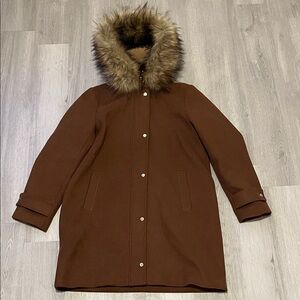 Stylish Women's Brown Ski Jacket with Faux Fur Hood